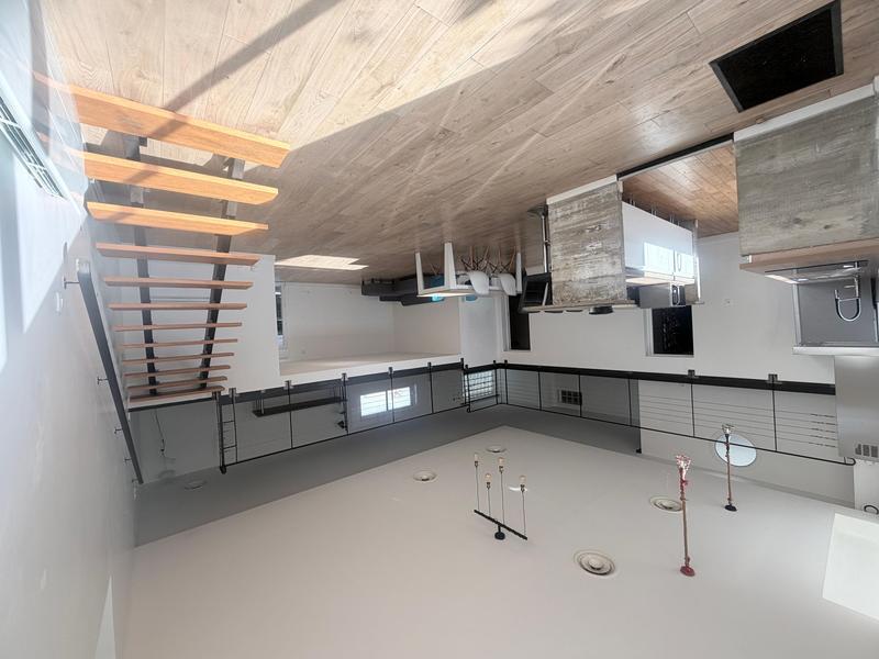 Loft - 104 m² - 4 pièces