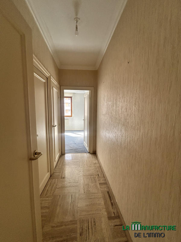 Appartement - 151 m² - 6 pièces