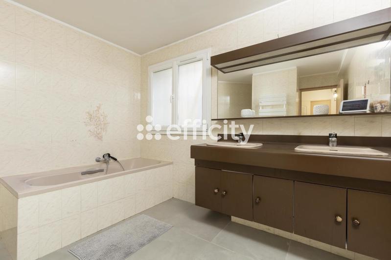 Villa - 284 m² - 7 pièces