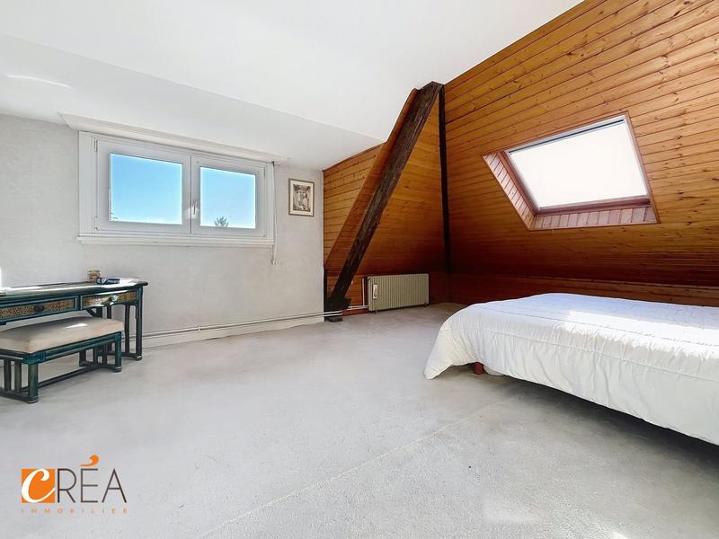 Maison - 215 m² - 8 pièces