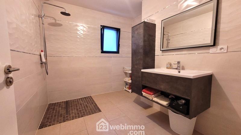 Maison - 122 m² - 4 pièces