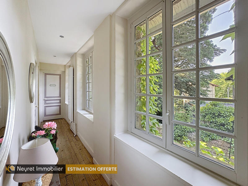 Maison - 300 m² - 10 pièces