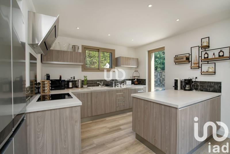 Maison - 220 m² - 6 pièces