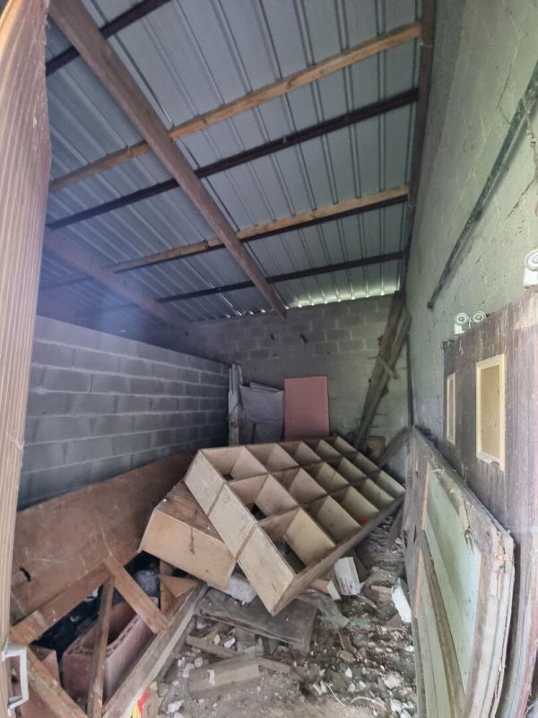 Parking / Garage - 104 m²