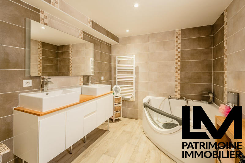 Villa - 237 m² - 10 pièces