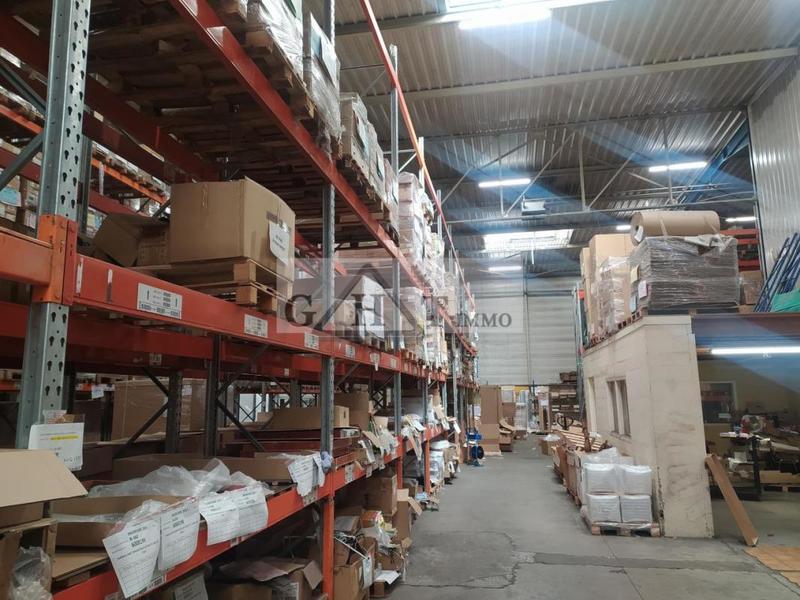 Entrepôt - 3 680 m²
