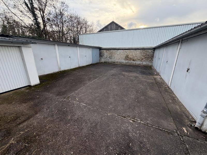 Parking / Garage - 285 m²