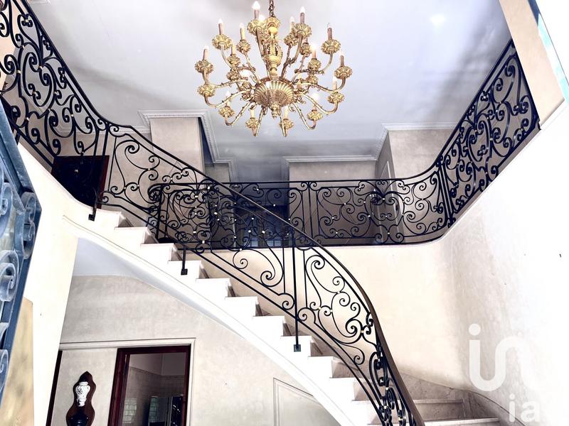 Maison - 334 m² - 9 pièces