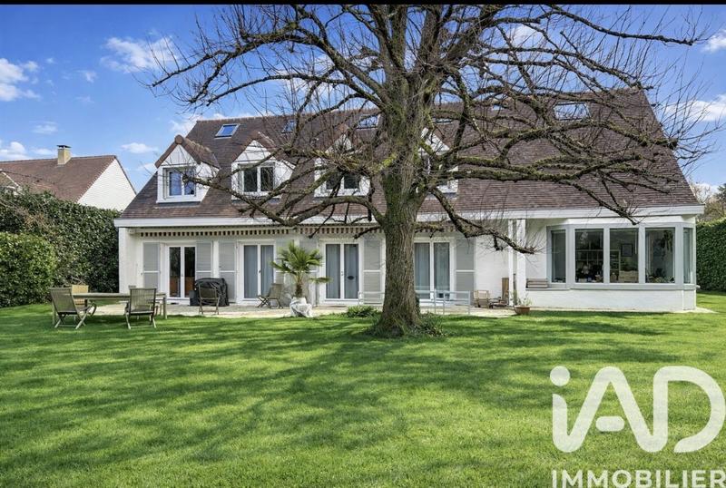 Maison - 241 m² - 9 pièces