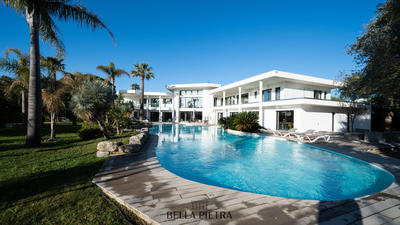 Maison - 800 m² - 14 pièces