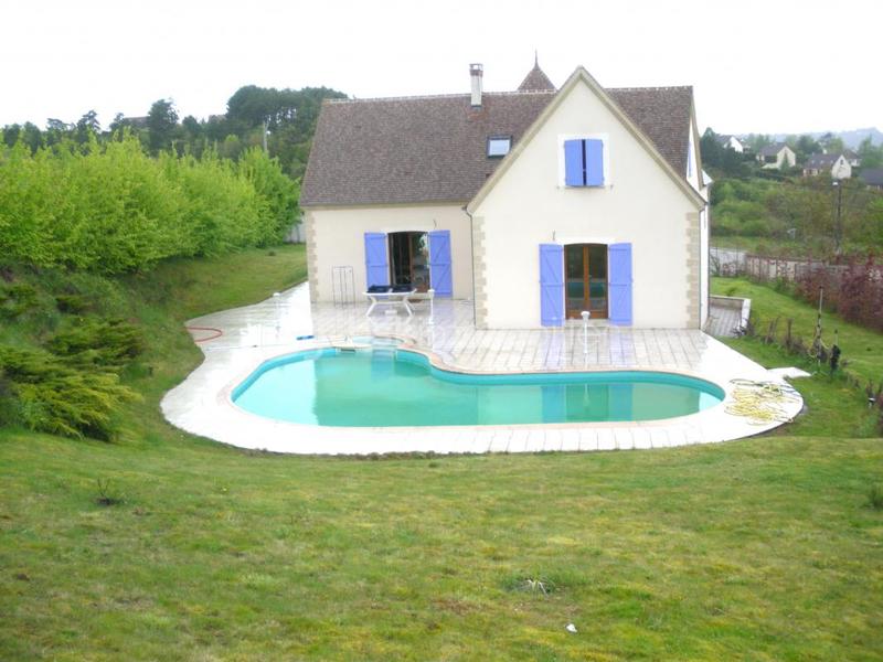 Maison traditionnelle - 230 m² - 7 pièces