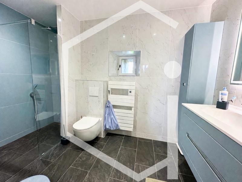 Propriété - 300 m² - 12 pièces