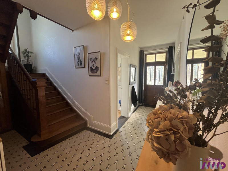 Maison - 210 m² - 7 pièces