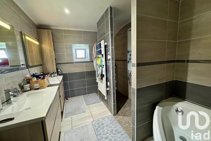 Maison - 216 m² - 7 pièces