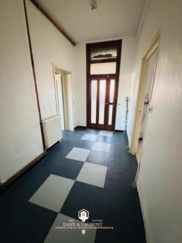 Maison - 280 m² - 8 pièces