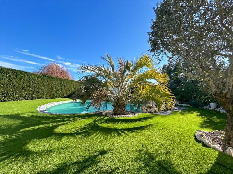 Maison - 238 m² - 8 pièces