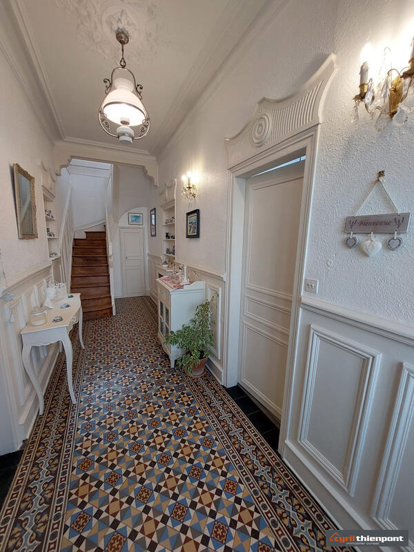 Maison - 331 m² - 16 pièces