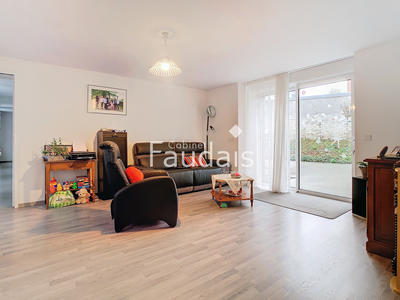 Maison - 240 m² - 9 pièces