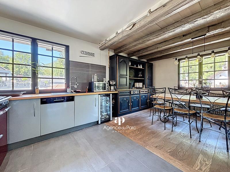 Maison - 220 m² - 9 pièces