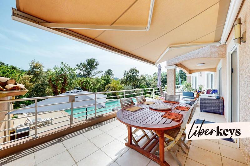 Villa - 239 m² - 6 pièces