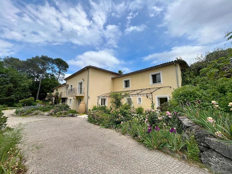 Villa - 469 m² - 9 pièces