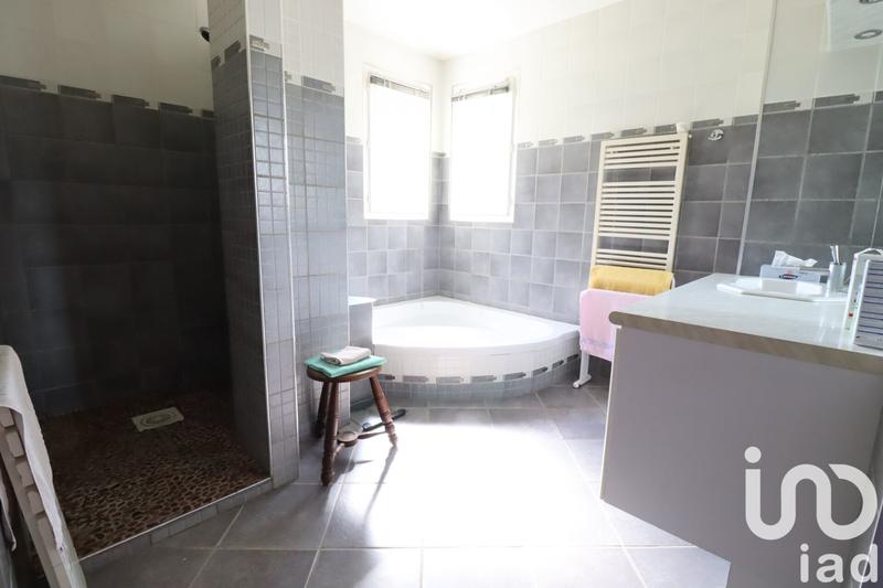 Maison - 242 m² - 6 pièces