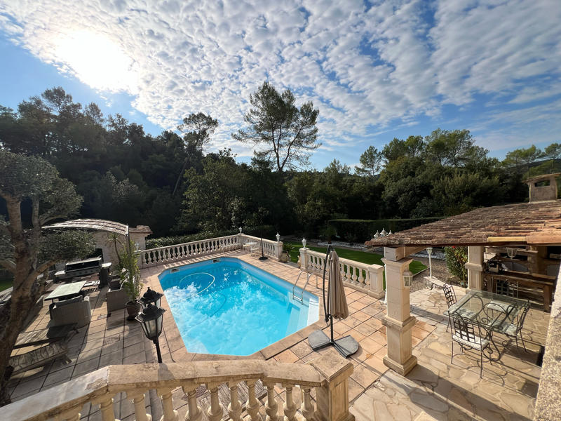 Maison - 212 m² - 7 pièces