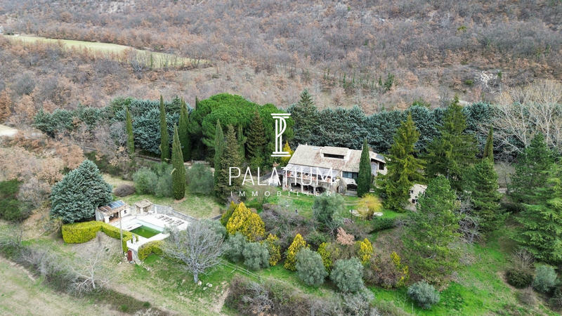 Maison - 260 m² - 10 pièces