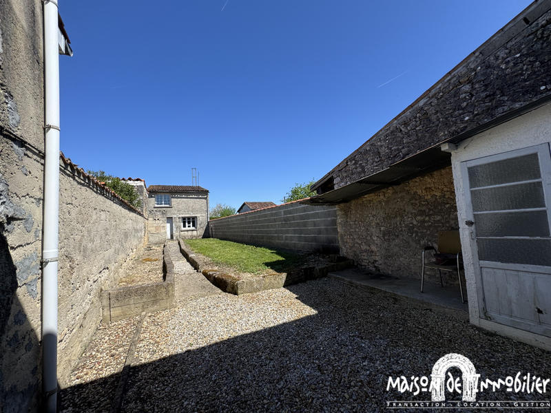 Maison - 93 m² - 4 pièces