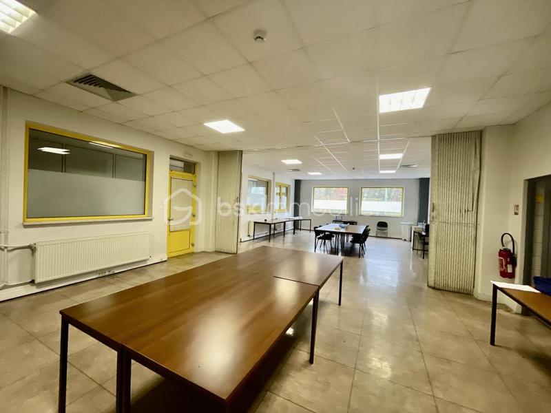 Bureau - 9 000 m² - 50 pièces