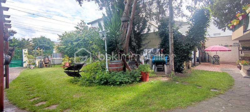 Pavillon - 230 m² - 8 pièces