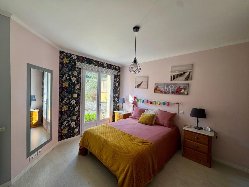 Maison - 230 m² - 8 pièces