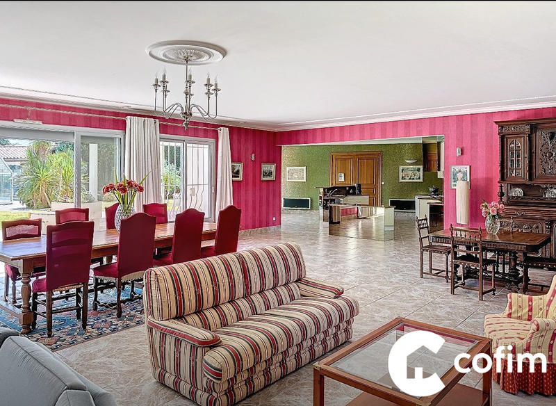 Maison - 400 m² - 8 pièces