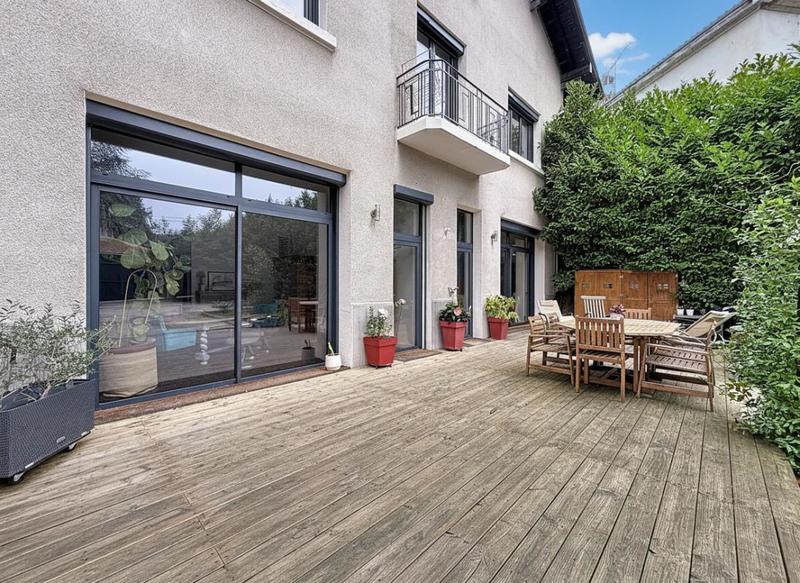 Maison - 275 m² - 7 pièces