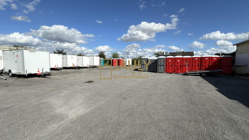 Local commercial - 679 m²