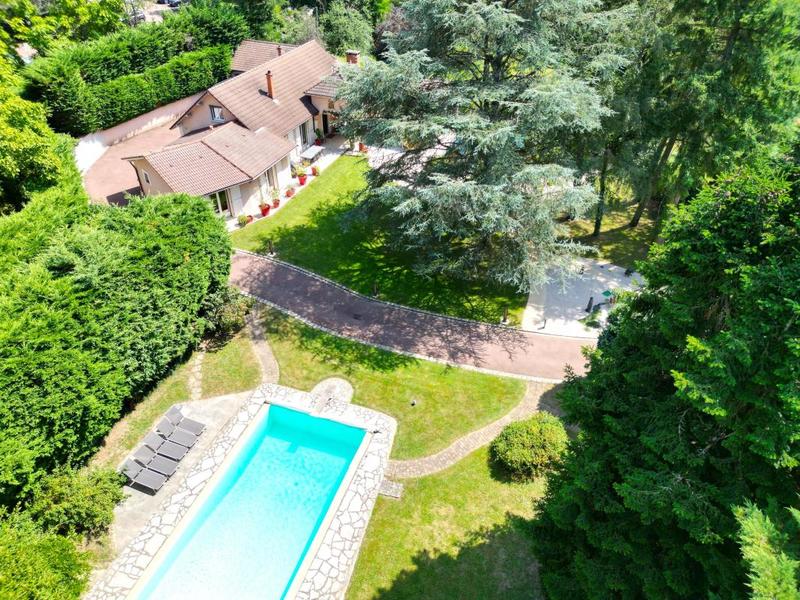 Propriété - 307 m² - 9 pièces