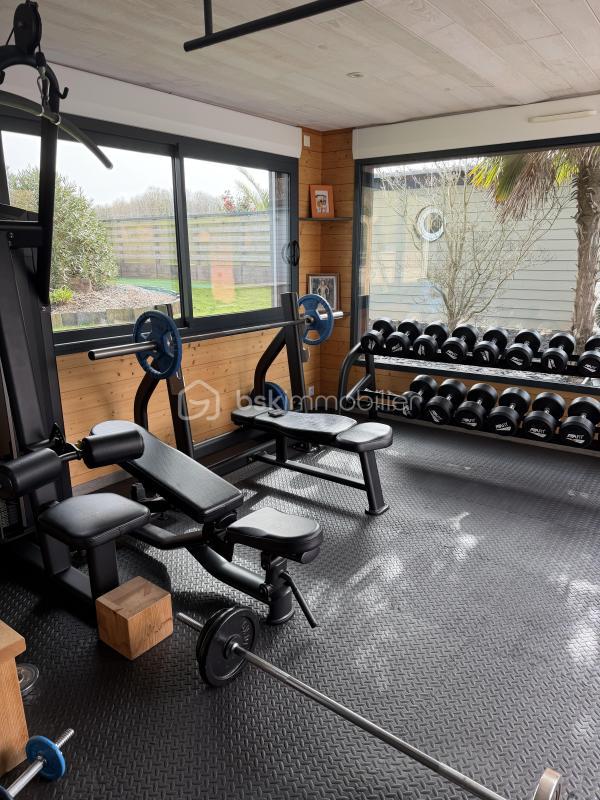 Maison - 270 m² - 10 pièces