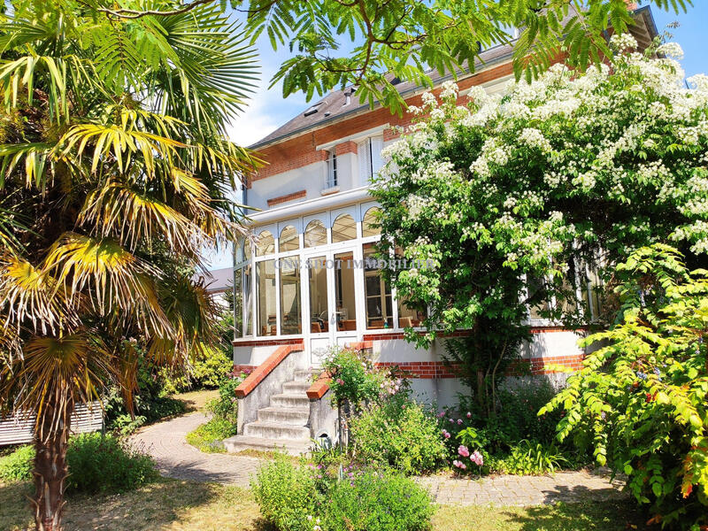 Maison - 242 m² - 7 pièces