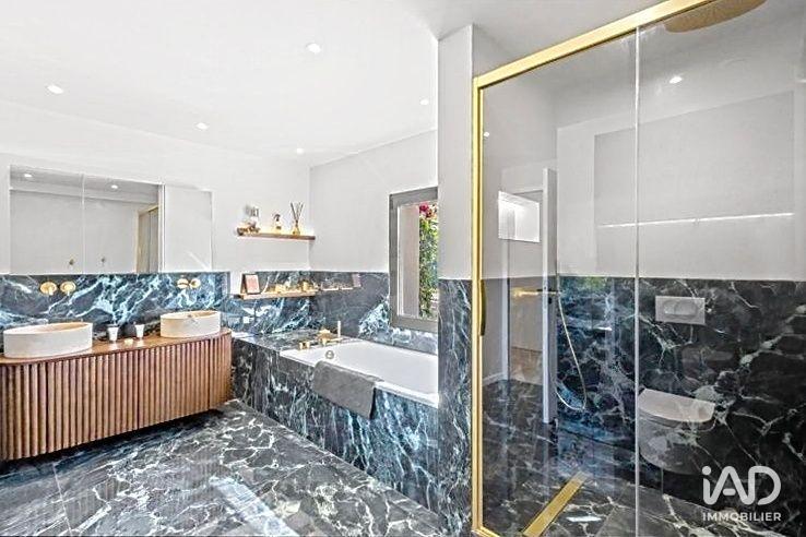 Maison - 222 m² - 5 pièces