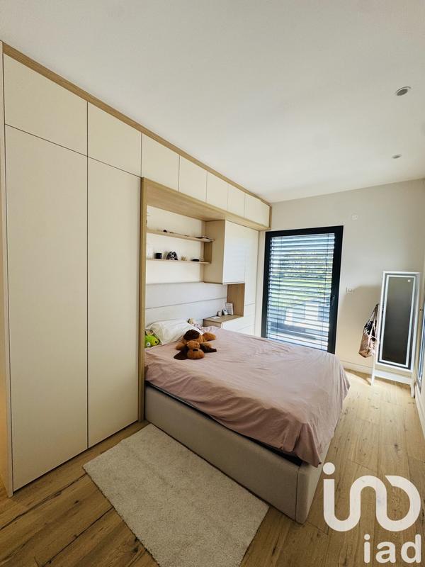 Maison - 240 m² - 8 pièces