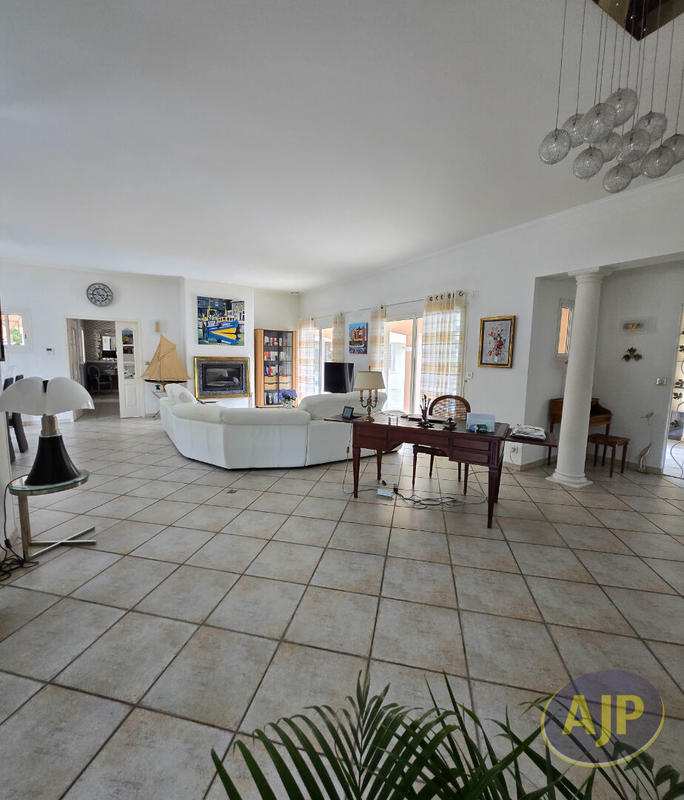 Maison - 205 m² - 6 pièces