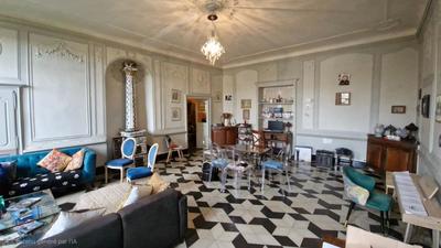 Maison - 380 m² - 10 pièces