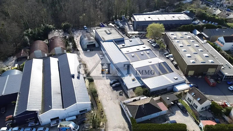 Entrepôt - 1 850 m²