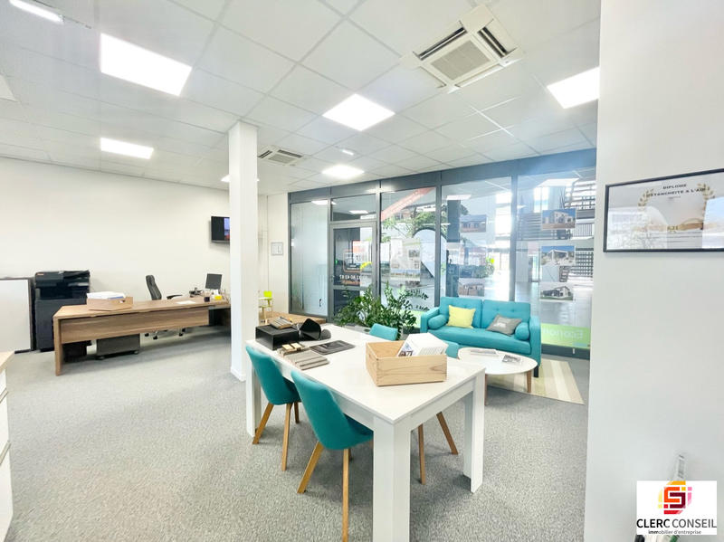 Bureau - 143 m²