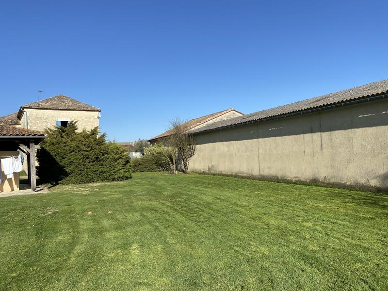 Maison traditionnelle - 352 m² - 23 pièces