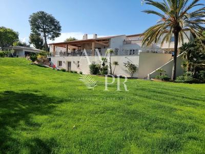 Villa - 555 m² - 10 pièces
