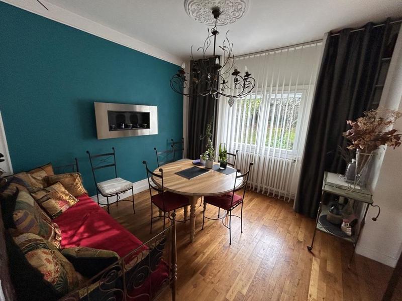 Maison - 212 m² - 7 pièces