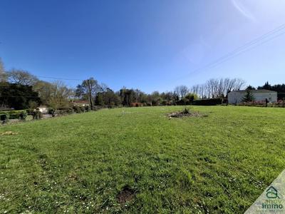 Terrain constructible - 900 m²