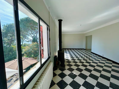 Maison - 234 m² - 9 pièces