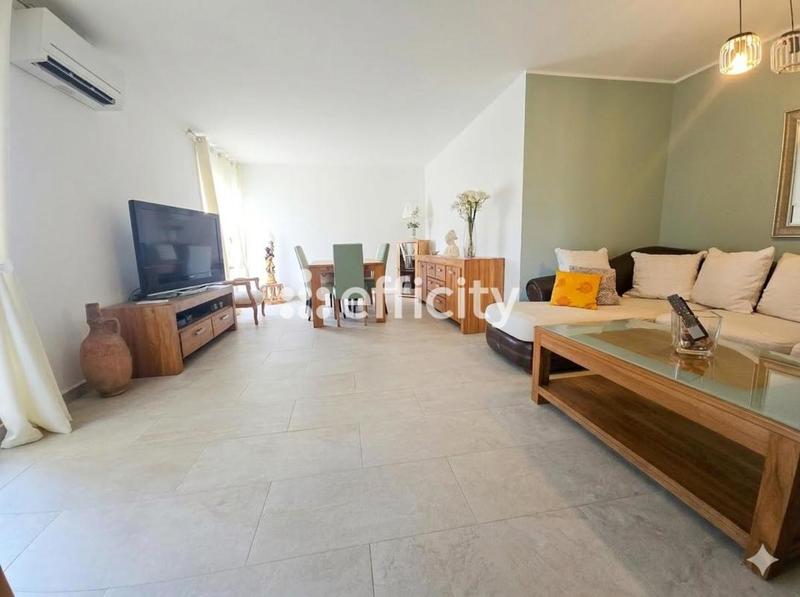 Appartement - 90 m² - 3 pièces